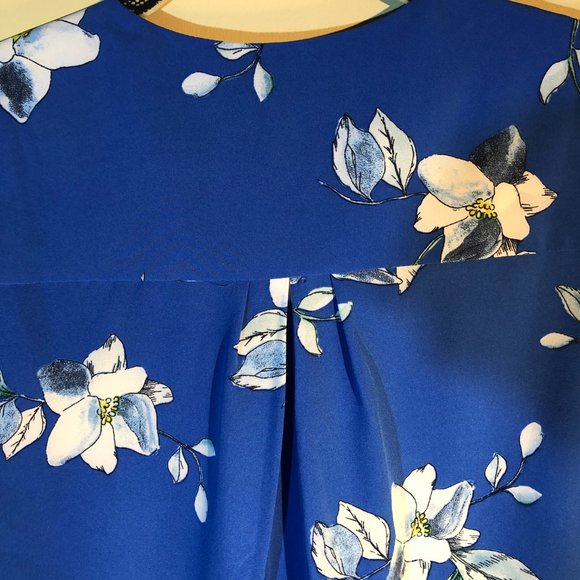RW&CO Blue Floral Wrap Blouse-XS - Picture 5 of 6